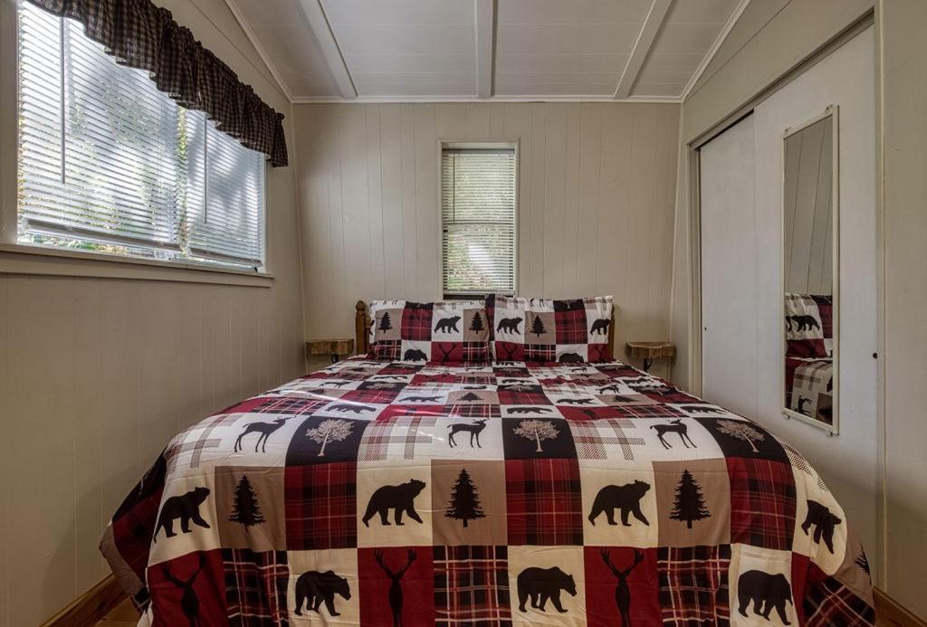 Four Bears Den, Hot Tub, 1089 Of Free Attraction Tickets For Each Paid Day, Dollywood And More 蓋特林堡 外观 照片
