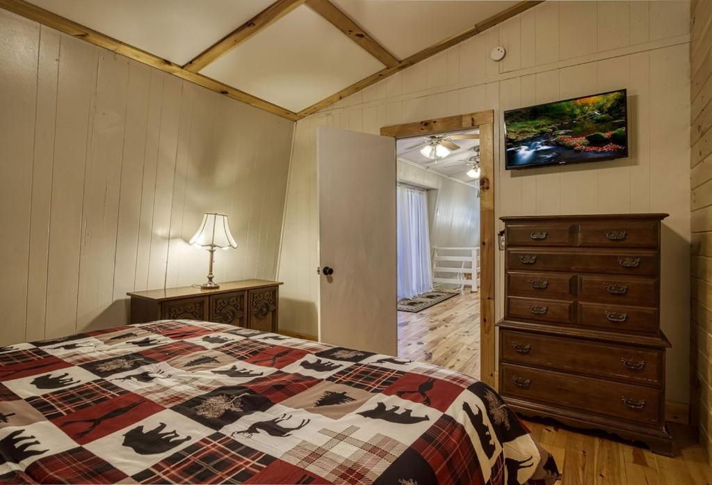 Four Bears Den, Hot Tub, 1089 Of Free Attraction Tickets For Each Paid Day, Dollywood And More 蓋特林堡 外观 照片