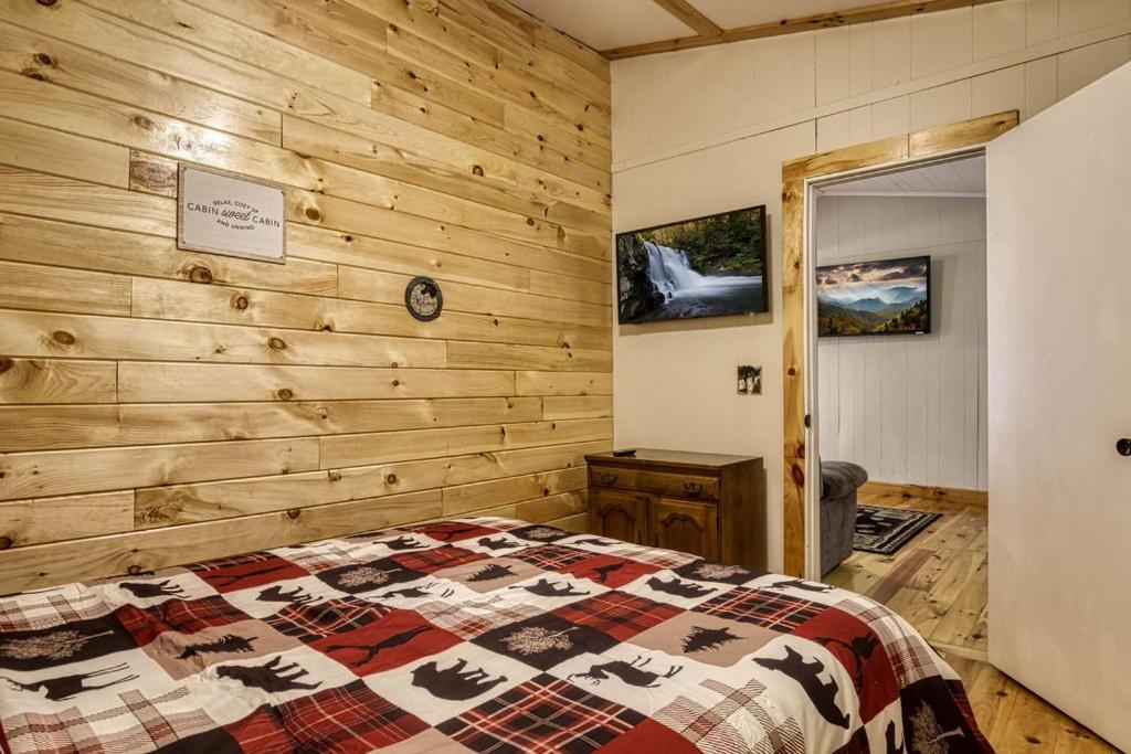 Four Bears Den, Hot Tub, 1089 Of Free Attraction Tickets For Each Paid Day, Dollywood And More 蓋特林堡 外观 照片