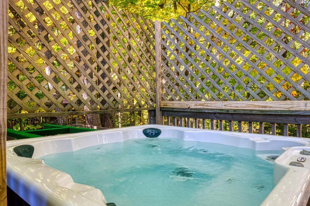 Four Bears Den, Hot Tub, 1089 Of Free Attraction Tickets For Each Paid Day, Dollywood And More 蓋特林堡 外观 照片